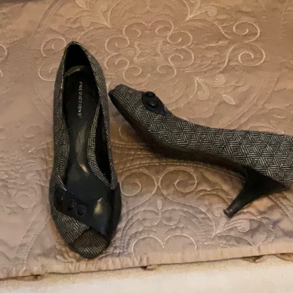 PREDICTIONS OPEN-TOE BLACK/WHITE PLAID FABRIC HEELS SIZE 8 1/2 - Picture 2 of 3